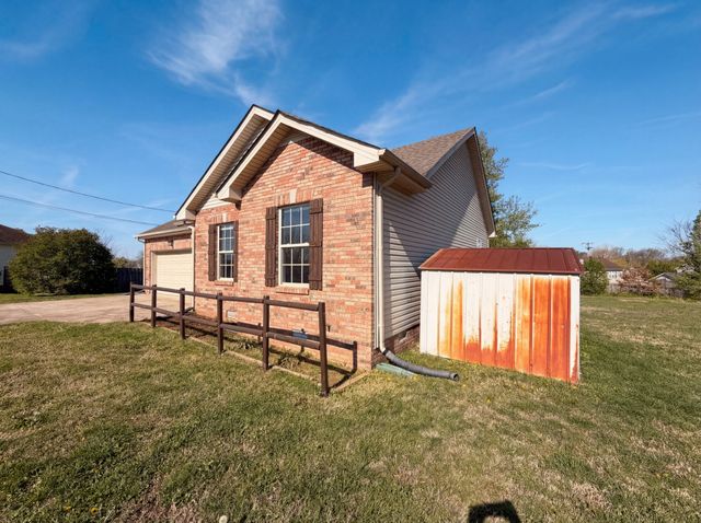 3394 Endsworth Dr, Clarksville, TN 37042