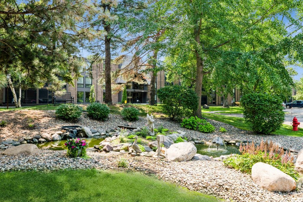 6105 Lincoln Drive 130, Edina, MN 55436 — photo 3