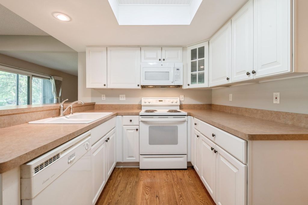 6105 Lincoln Drive 130, Edina, MN 55436 — photo 4
