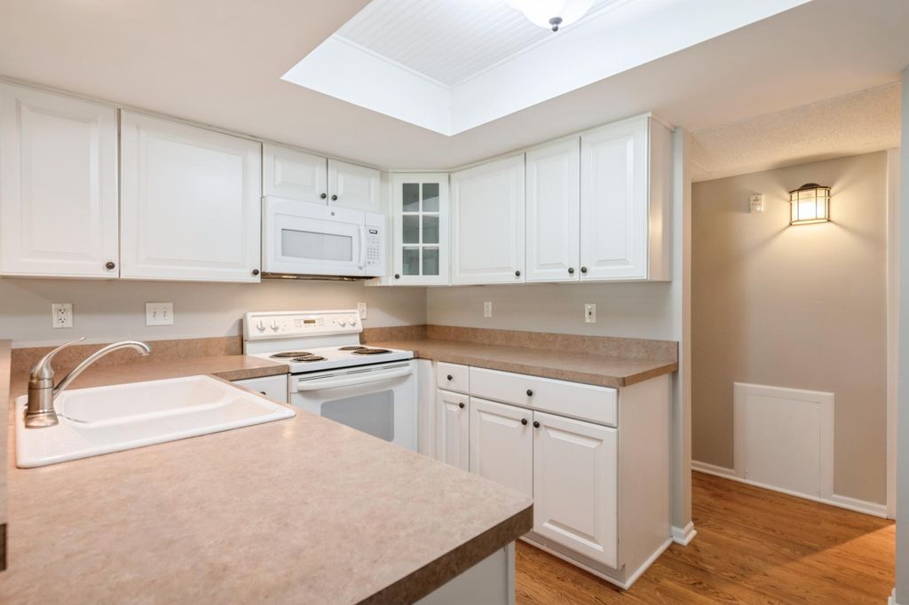 6105 Lincoln Drive 130, Edina, MN 55436 — photo 5