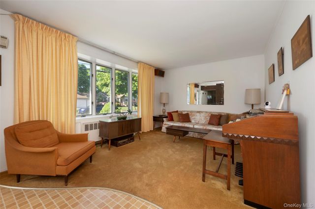 105 N Queens Avenue, Massapequa, NY 11758