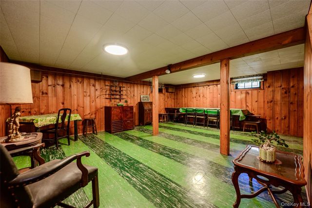105 N Queens Avenue, Massapequa, NY 11758