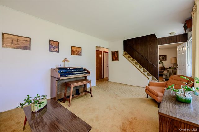 105 N Queens Avenue, Massapequa, NY 11758