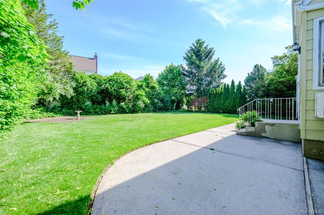 105 N Queens Avenue, Massapequa, NY 11758