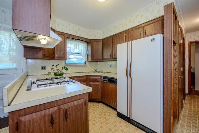 105 N Queens Avenue, Massapequa, NY 11758