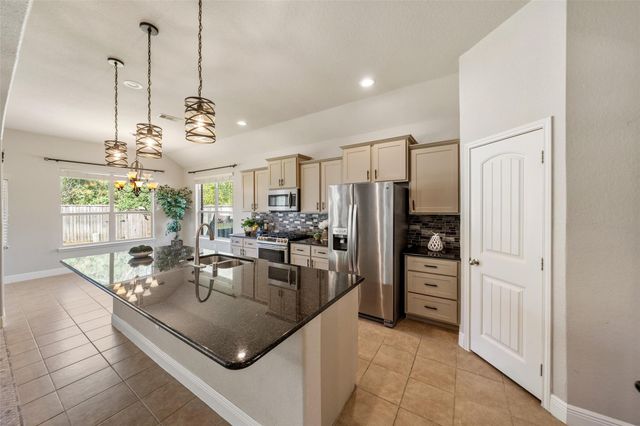 184 W Heritage Mill Circle, Tomball, TX 77375