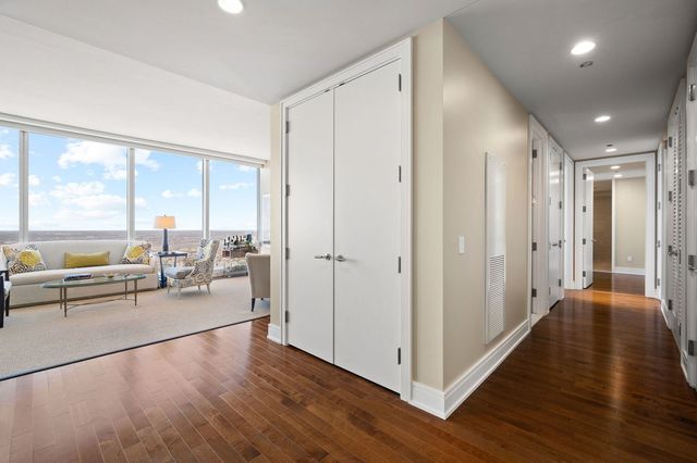 401 N Wabash Avenue 79B, Chicago, IL 60611