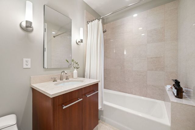 401 N Wabash Avenue 79B, Chicago, IL 60611