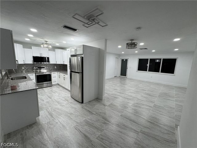 1201 Betmar BLVD, North Fort Myers, FL 33903