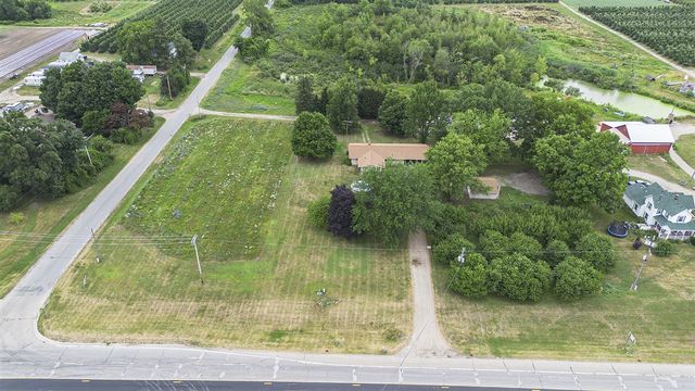 7349 E Main Street, Eau Claire, MI 49111