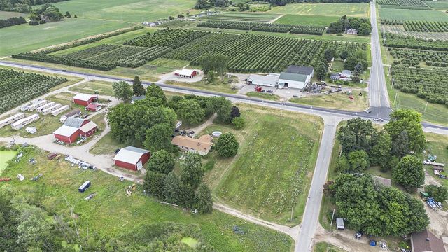 7349 E Main Street, Eau Claire, MI 49111