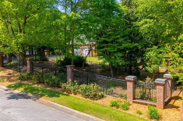 203 S Ole Hickory Trail S, Carrollton, GA 30117