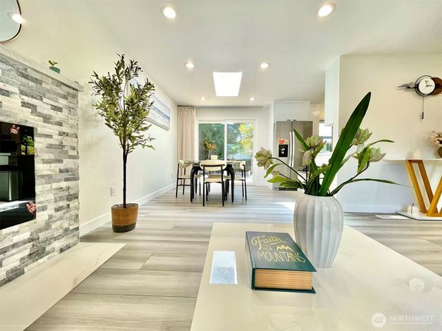 1261 150th Avenue SE, Bellevue, WA 98007