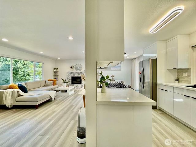 1261 150th Avenue SE, Bellevue, WA 98007