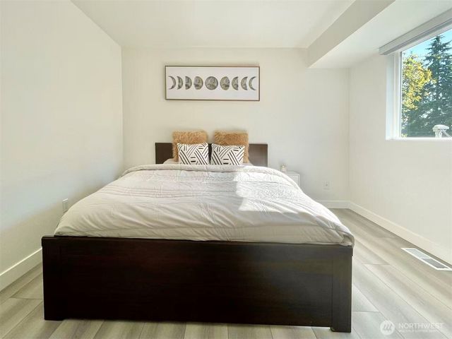 1261 150th Avenue SE, Bellevue, WA 98007