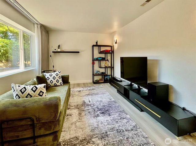 1261 150th Avenue SE, Bellevue, WA 98007