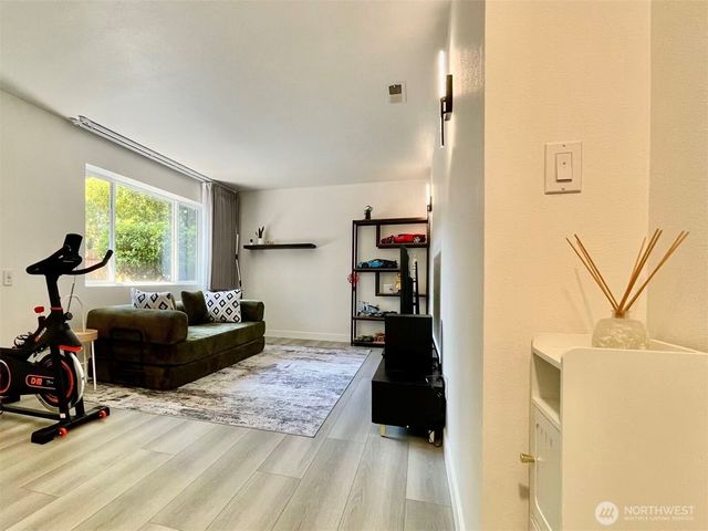 1261 150th Avenue SE, Bellevue, WA 98007