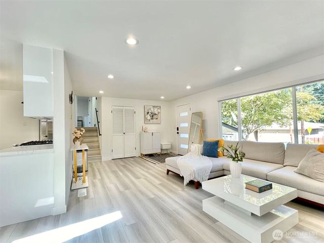 1261 150th Avenue SE, Bellevue, WA 98007