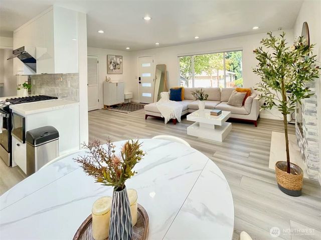 1261 150th Avenue SE, Bellevue, WA 98007