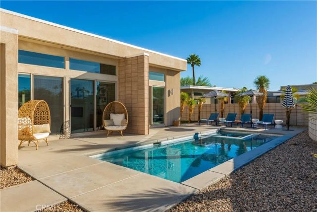 1126 Lucent Court, Palm Springs, CA 92262