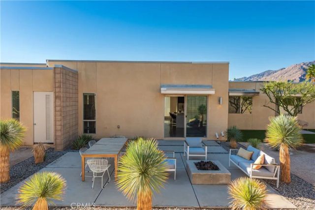 1126 Lucent Court, Palm Springs, CA 92262