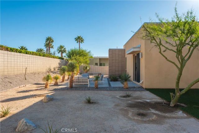 1126 Lucent Court, Palm Springs, CA 92262