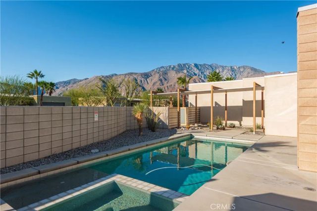 1126 Lucent Court, Palm Springs, CA 92262