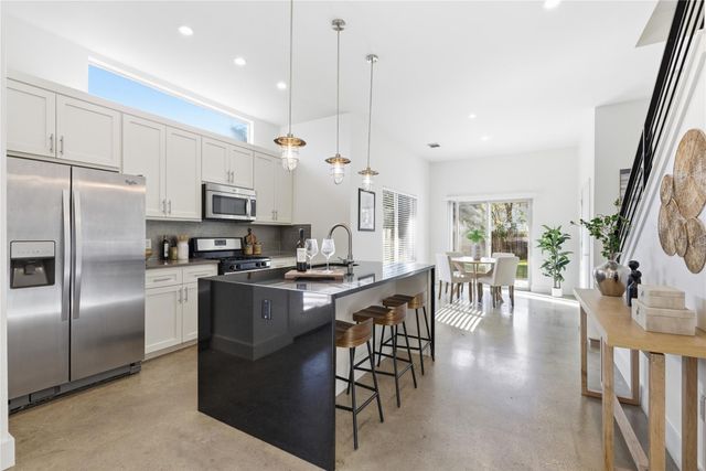 701 Zennia ST B, Austin, TX 78751