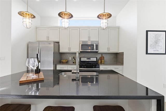 701 Zennia ST B, Austin, TX 78751