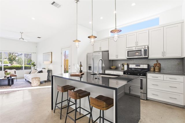 701 Zennia ST B, Austin, TX 78751