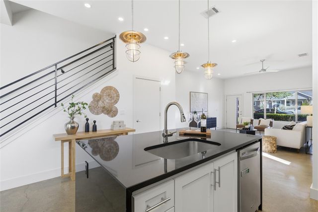 701 Zennia ST B, Austin, TX 78751