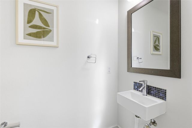 701 Zennia ST B, Austin, TX 78751