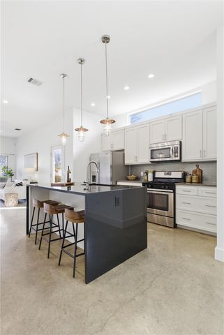 701 Zennia ST B, Austin, TX 78751