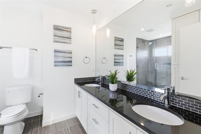 701 Zennia ST B, Austin, TX 78751