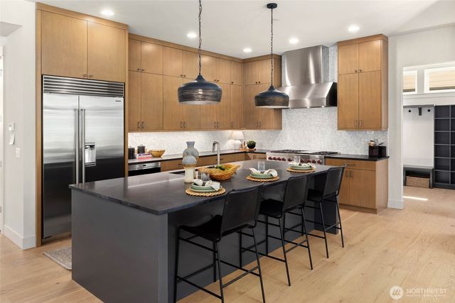 21017 SE 80th Street, Issaquah, WA 98027