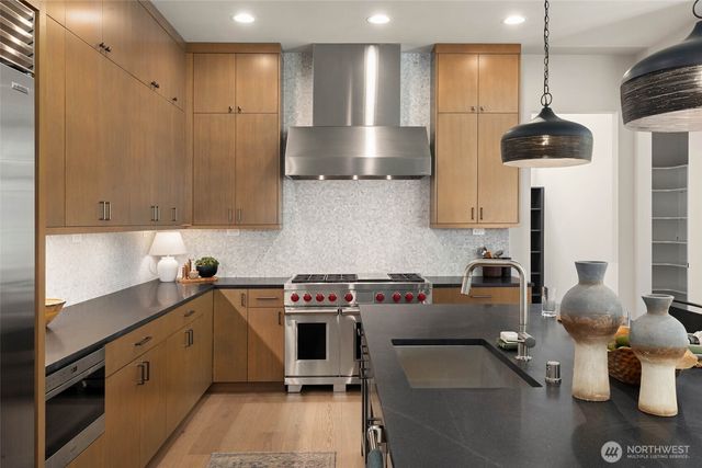 21017 SE 80th Street, Issaquah, WA 98027