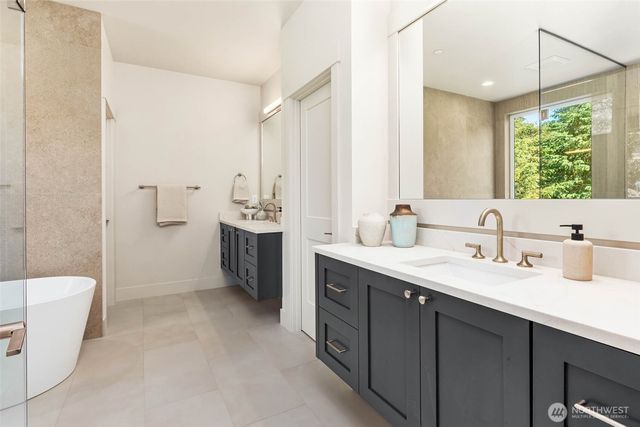 21017 SE 80th Street, Issaquah, WA 98027