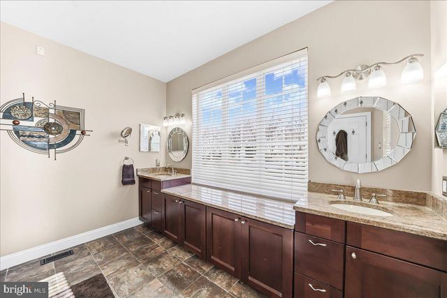 403 WINTERBERRY DR, Kennett Square, PA 19348