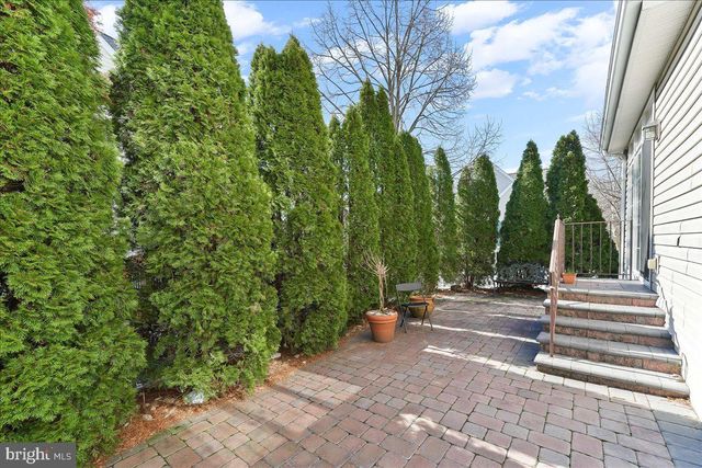 403 WINTERBERRY DR, Kennett Square, PA 19348