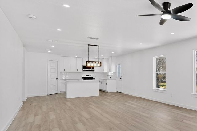 8650 Comer Drive, Dallas, TX 75217