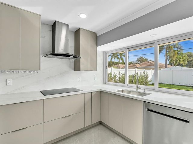 2144 NE 64th St, Fort Lauderdale, FL 33308