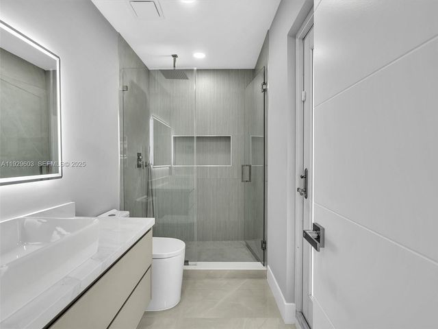 2144 NE 64th St, Fort Lauderdale, FL 33308