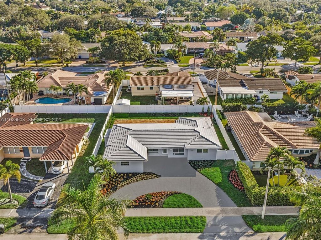 2144 NE 64th St, Fort Lauderdale, FL 33308