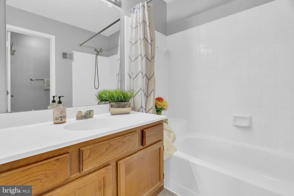 Image 33 of property listing at 1530 INGRAM TER, Silver Spring, MD 20906