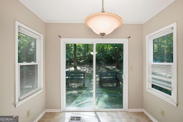 4927 Castlewood Drive SW, Lilburn, GA 30047