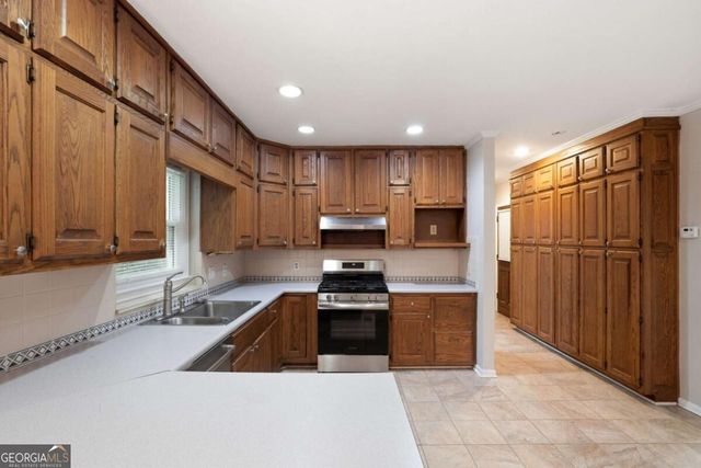 4927 Castlewood Drive SW, Lilburn, GA 30047