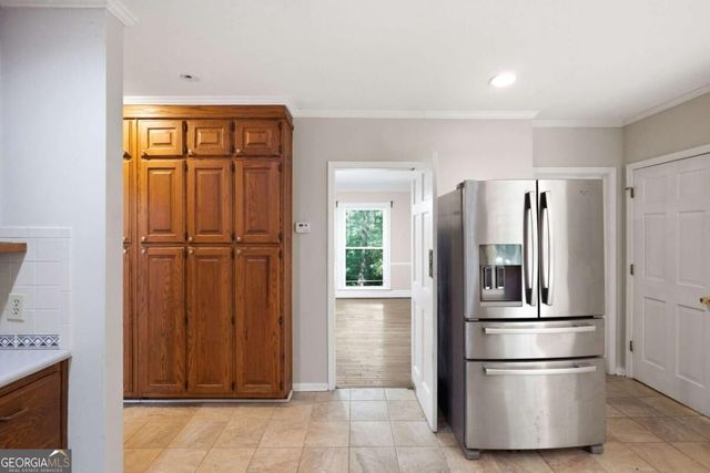 4927 Castlewood Drive SW, Lilburn, GA 30047