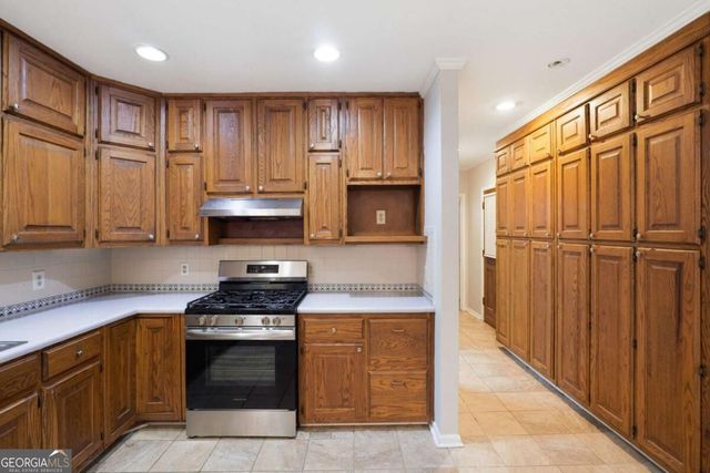 4927 Castlewood Drive SW, Lilburn, GA 30047