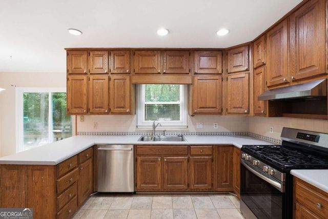 4927 Castlewood Drive SW, Lilburn, GA 30047