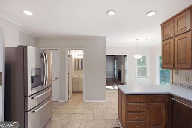 4927 Castlewood Drive SW, Lilburn, GA 30047